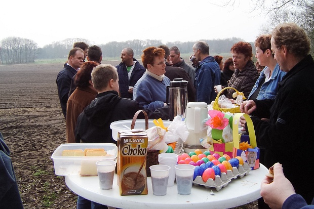 Paaseieren zoeken buurtvereniging de Milling 27-03-2005