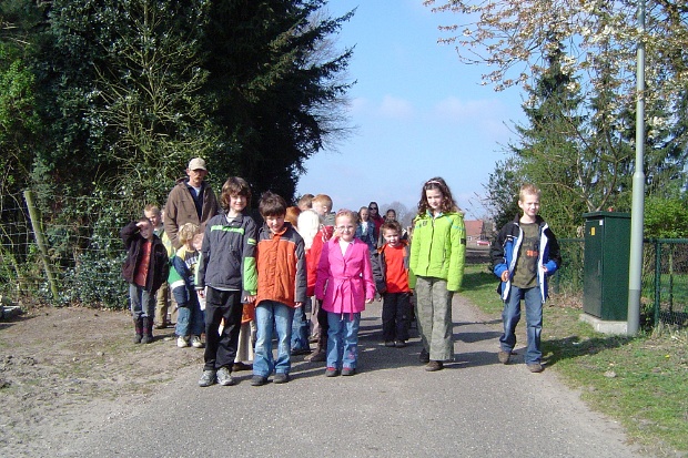 Paaseieren zoeken buurtvereniging De Milling 08-04-2007