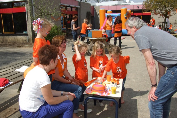 Koningsspelen op 't Diekske (groep 1 en 2) 25-04-2013