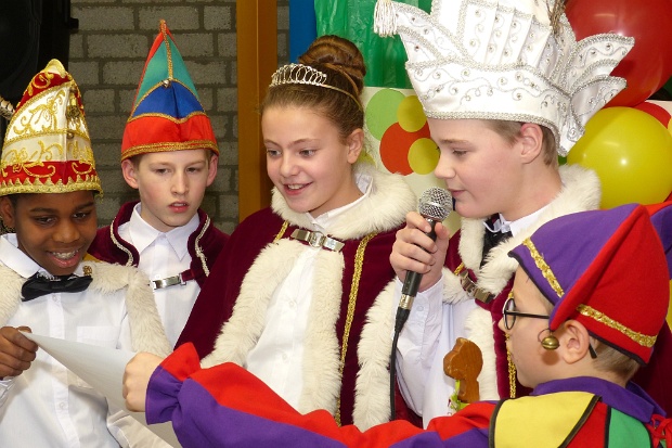 Uitkomen schoolprinsenpaar Thym en Sanne 05-02-2018