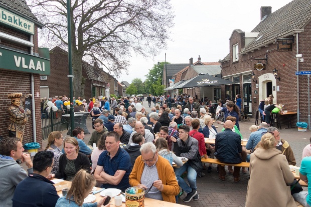 Dorpsontbijt 100 jaar bakkerij van den Bergh 26-05-2019